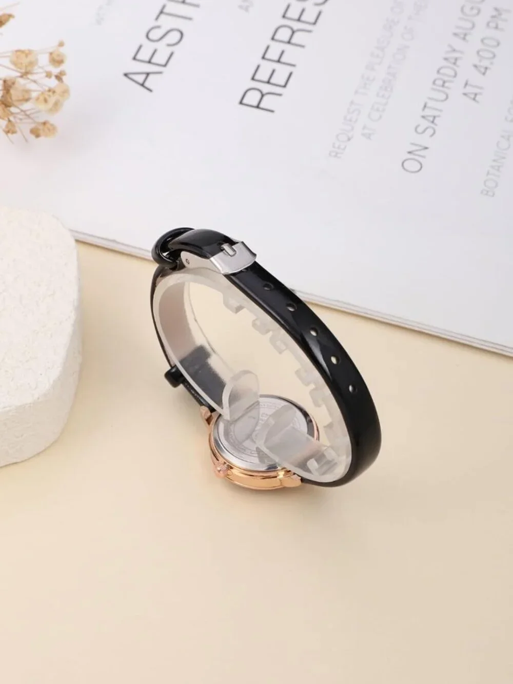 Women's Black And White Analog Quartz Classic Round Case PU Leather Wrist Watch